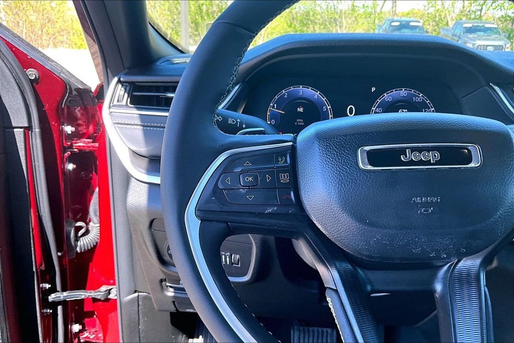 Used 2025 Red Jeep Altitude image 14