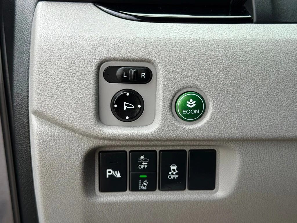 Used 2020 Silver Honda Touring image 25
