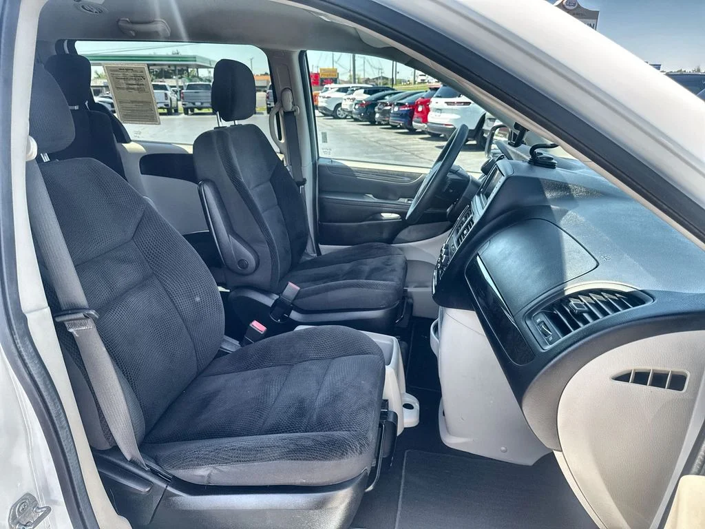 Used 2018 White Dodge SE image 23