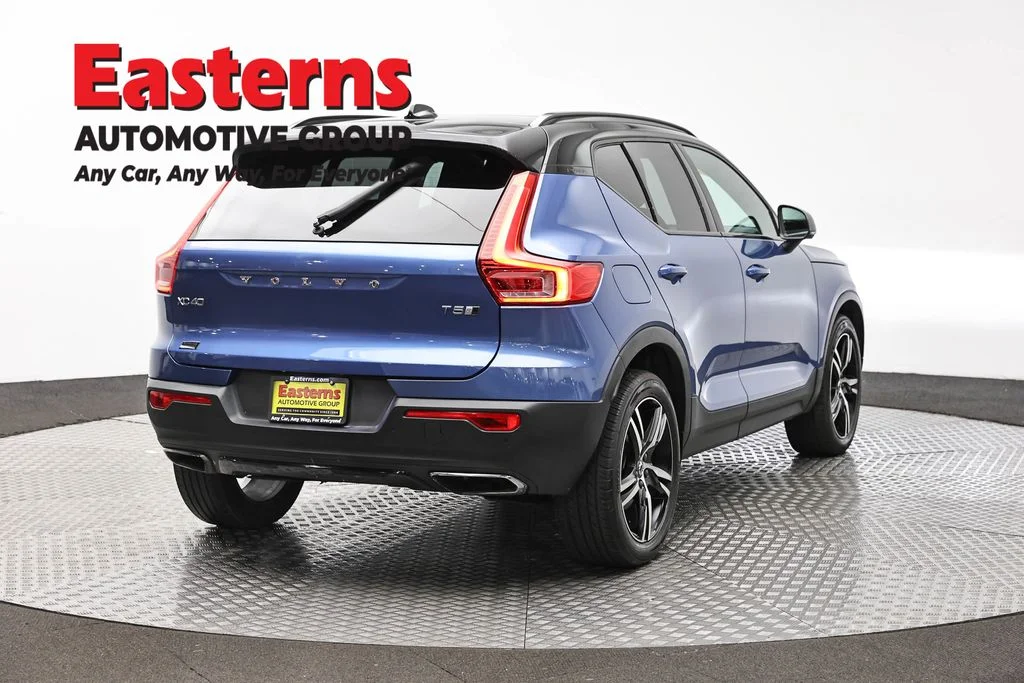 Used 2020 Blue Volvo R-Design image 5