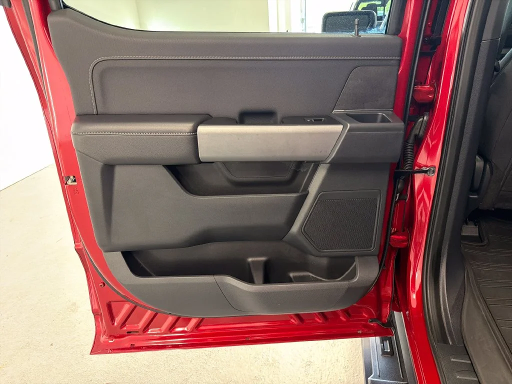 Used 2025 Red Ford XLT image 9