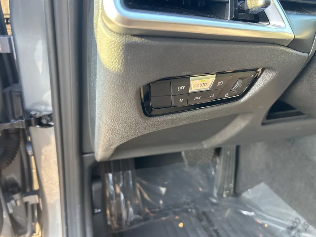 Used 2025 Gray BMW xDrive40 image 38