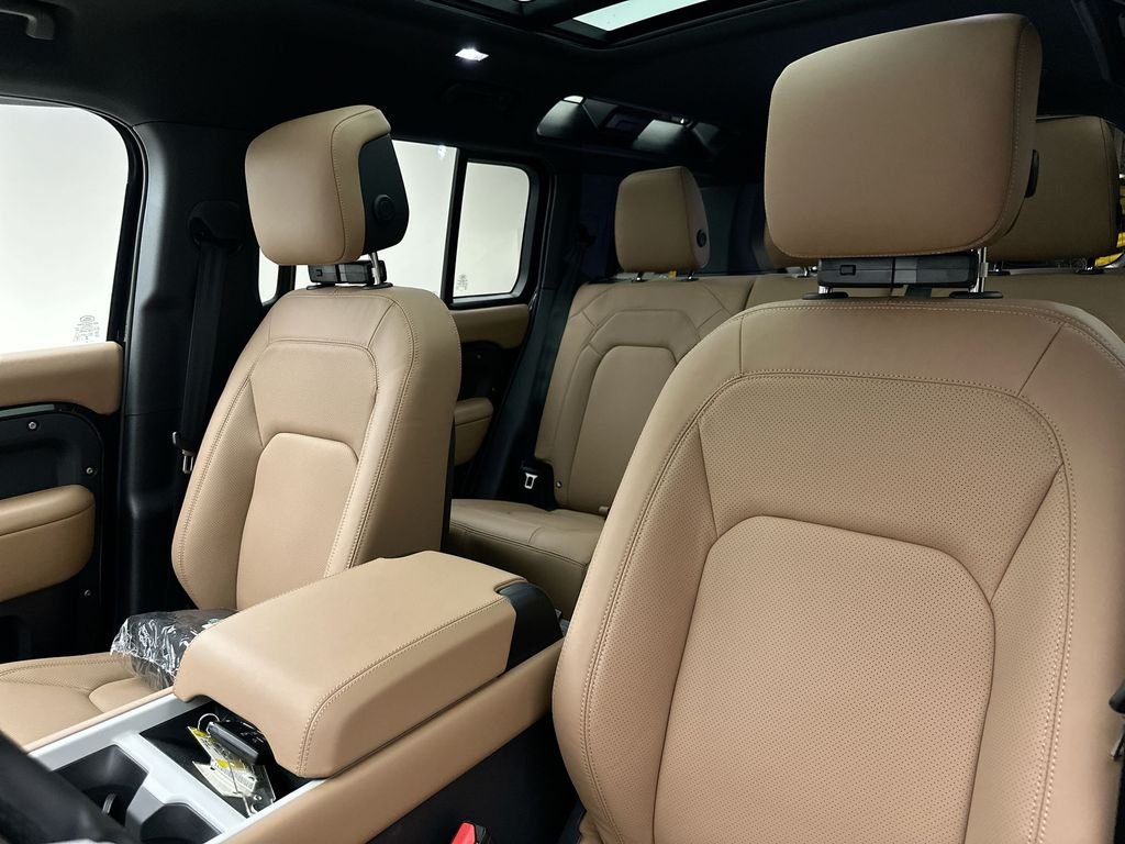 New 2026 Santorini Black Metallic Land Rover X-Dynamic SE image 18
