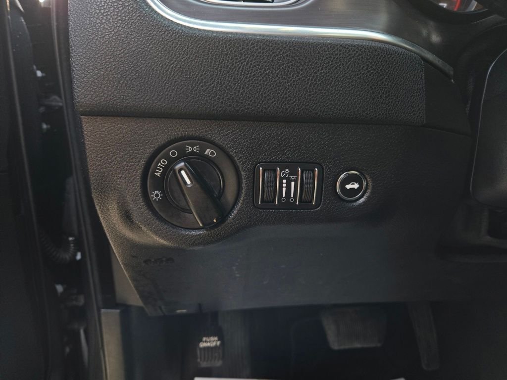 Used 2016 Gray Dodge SE image 13