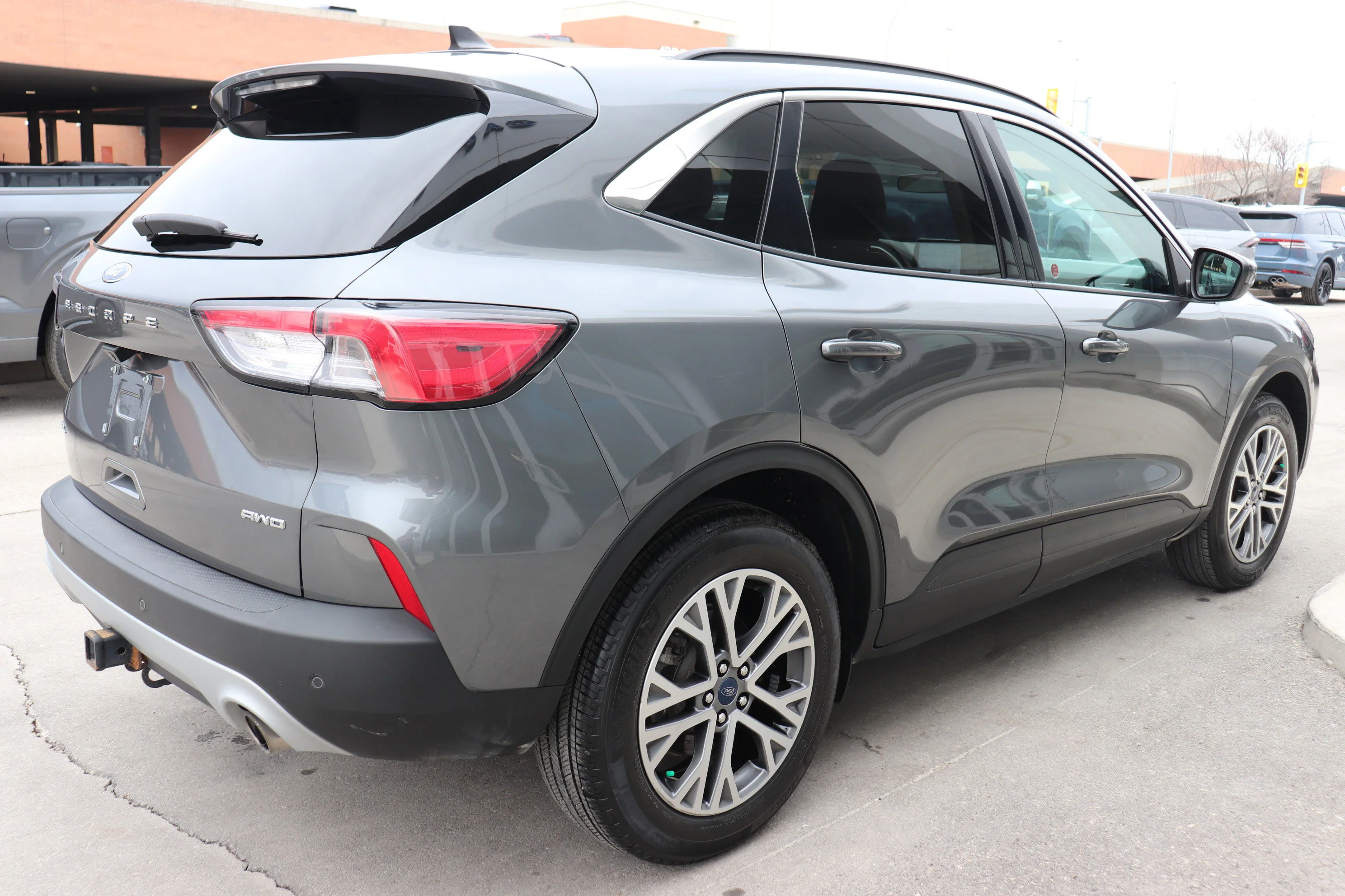 Used 2022 Gray Ford SEL AWD image 4