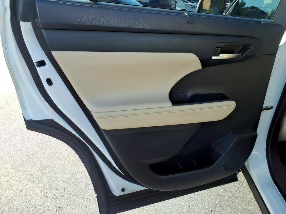Used 2023 Pearl Toyota XLE image 15
