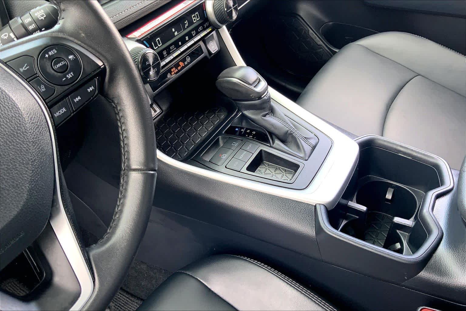 Used 2025 Wind Chill Pearl Toyota XLE Premium image 16