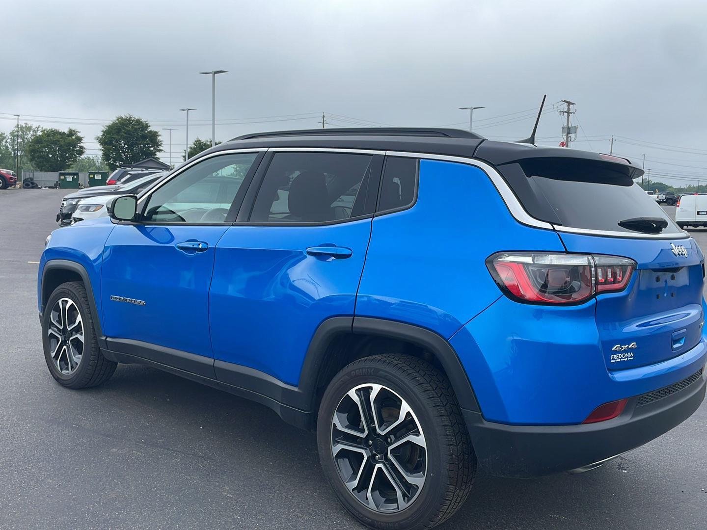 Used 2023 Laser Blue Pearlcoat Jeep Limited image 11