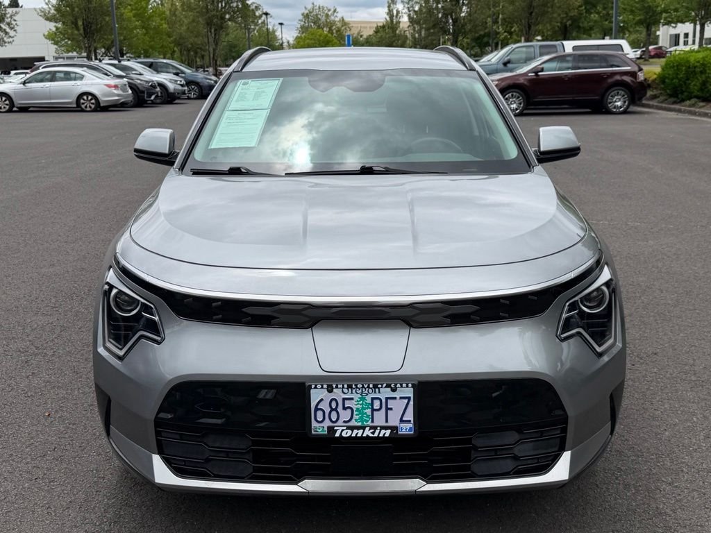 Used 2023 Steel Gray Kia Wind image 3