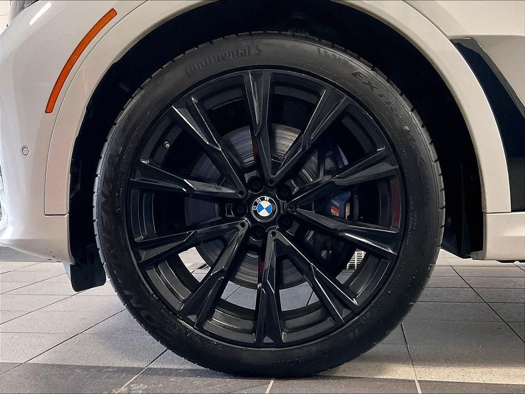 Used 2022 White BMW M50i image 7