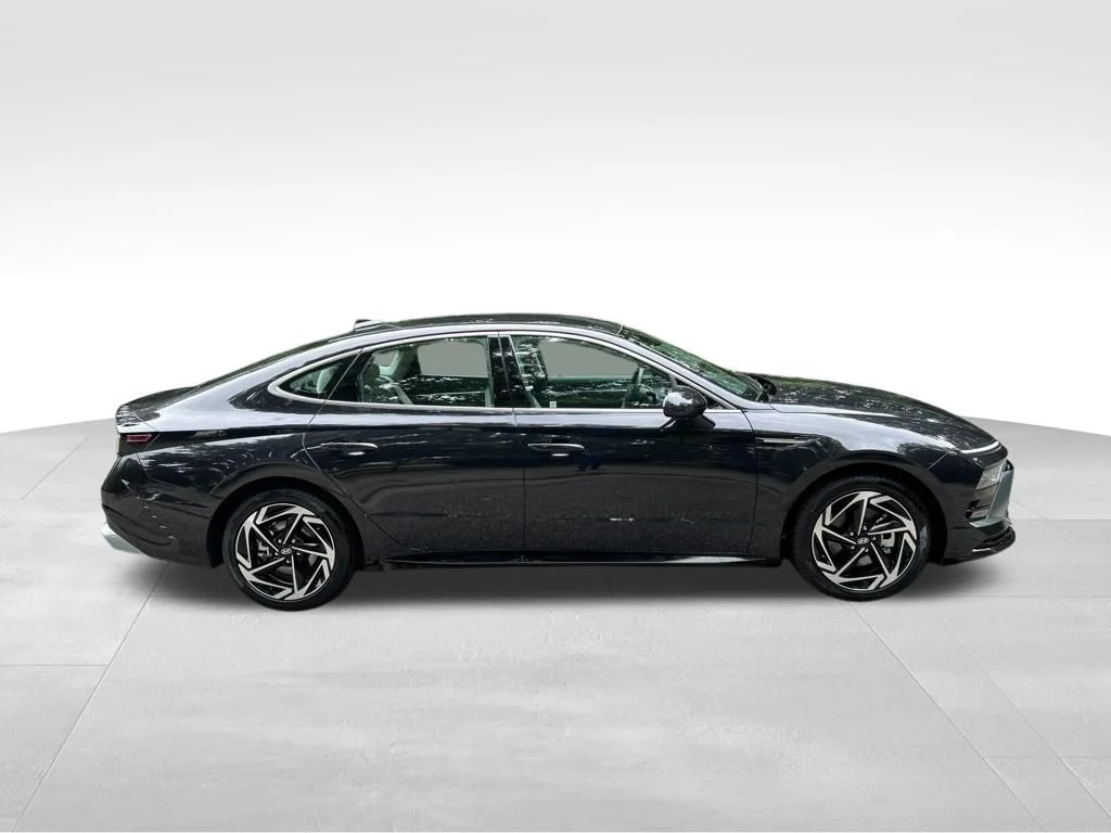 Used 2026 Blue Hyundai SEL Sport image 7