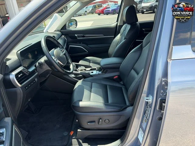 Used 2025 Silver Kia S image 9