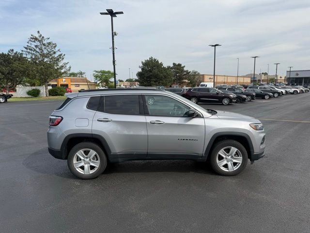 Certified Used 2022 Silver Jeep Latitude image 5