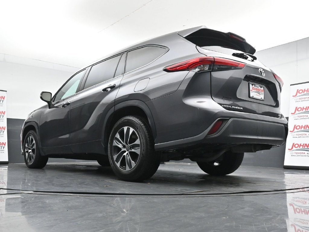 Used 2022 Gray Toyota XLE image 35
