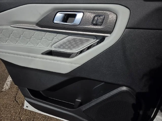 New 2027 Avalanche Gray Ford Platinum™ image 14