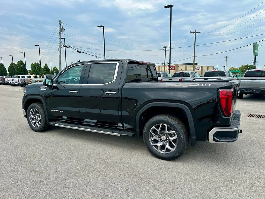 2026 GMC Sierra 1500 SLT - Photo 7