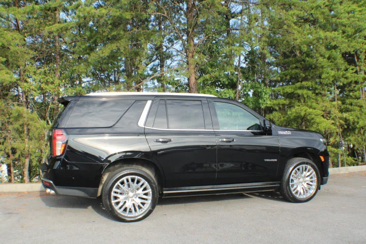 Used 2023 BLACK Chevrolet High Country image 2