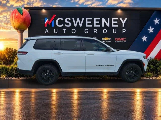 Used 2024 White Jeep Altitude image 6