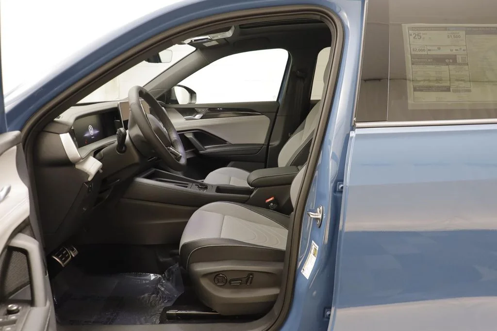 2026 Volkswagen Tiguan SE R-LINE BLACK - Photo 6
