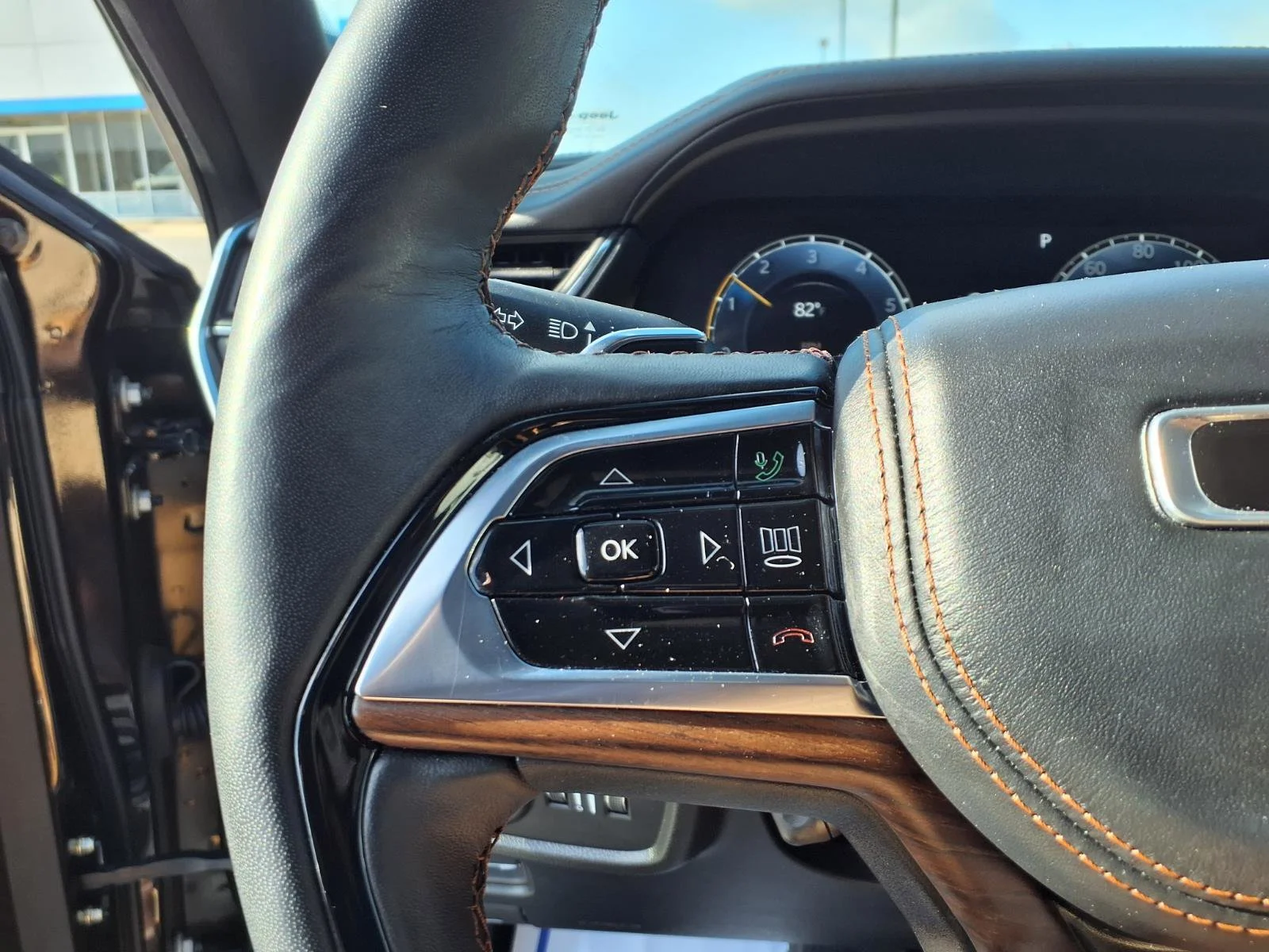 Used 2024 Rocky Mountain Pearlcoat Jeep Summit image 11