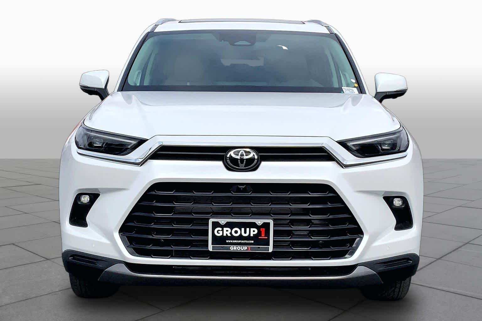 New 2026 Wind Chill Pearl Toyota Platinum image 3