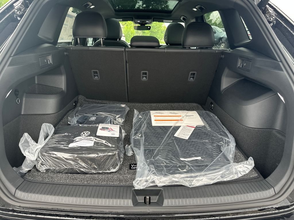 New 2026  Volkswagen 2.0T SE R-Line Black image 13