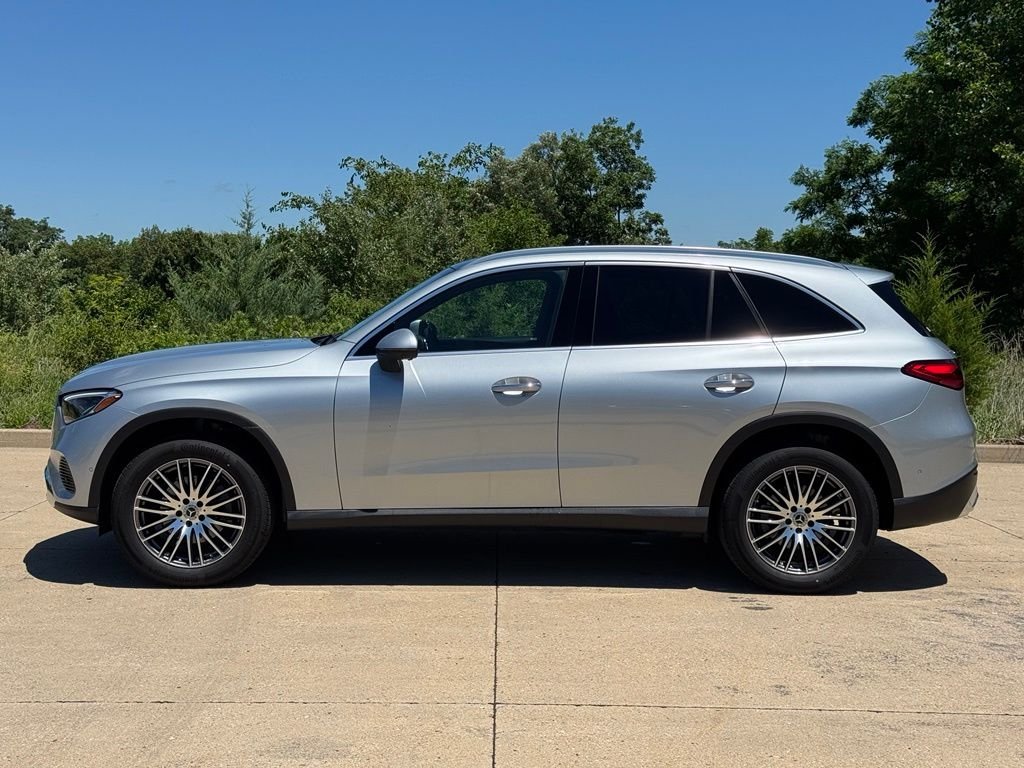 Used 2026 Silver Mercedes-Benz GLC 300 image 2