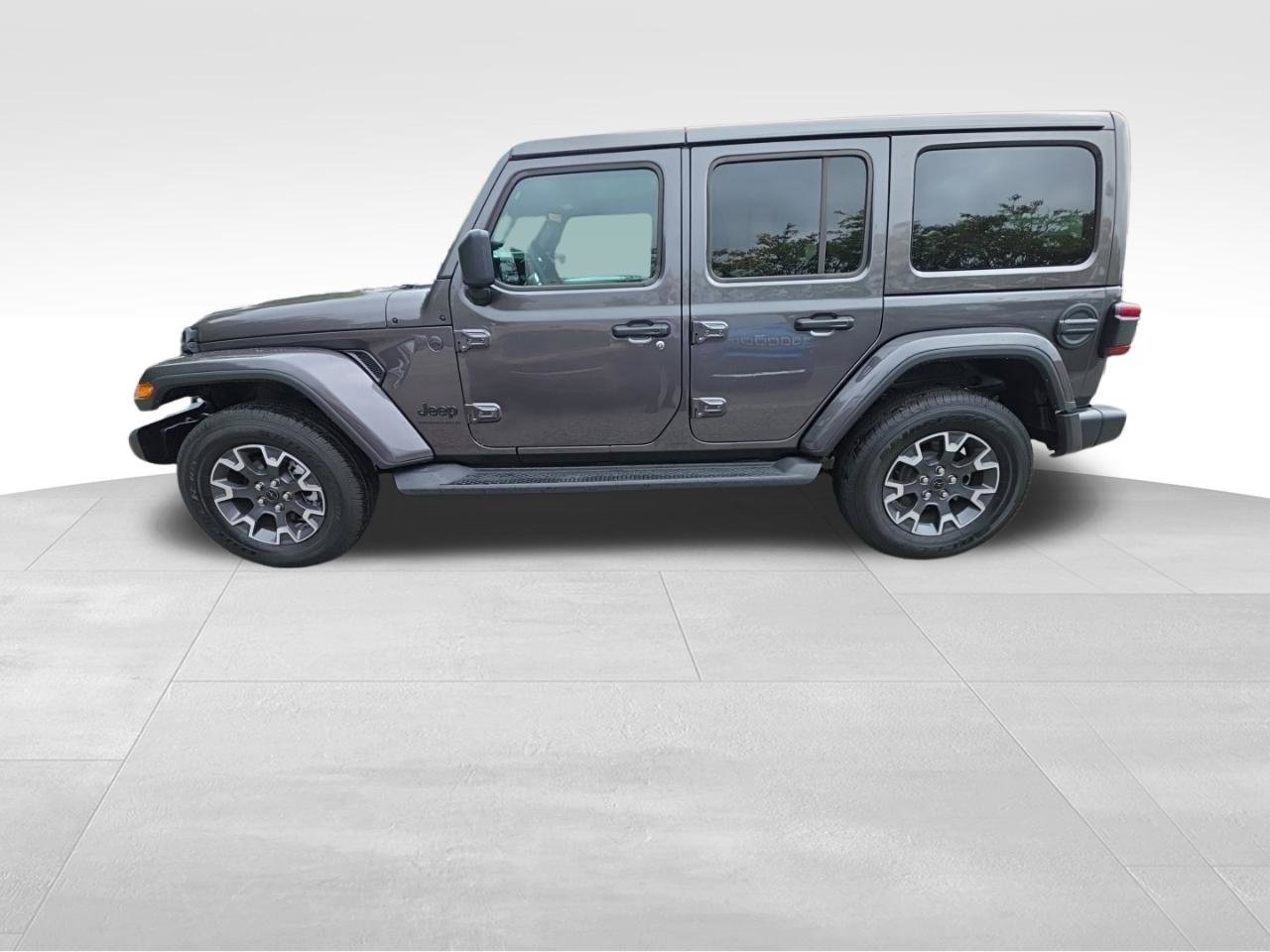 New 2026 Granite Crystal Metallic Clear-Coat Exterior Paint Jeep Sahara image 4