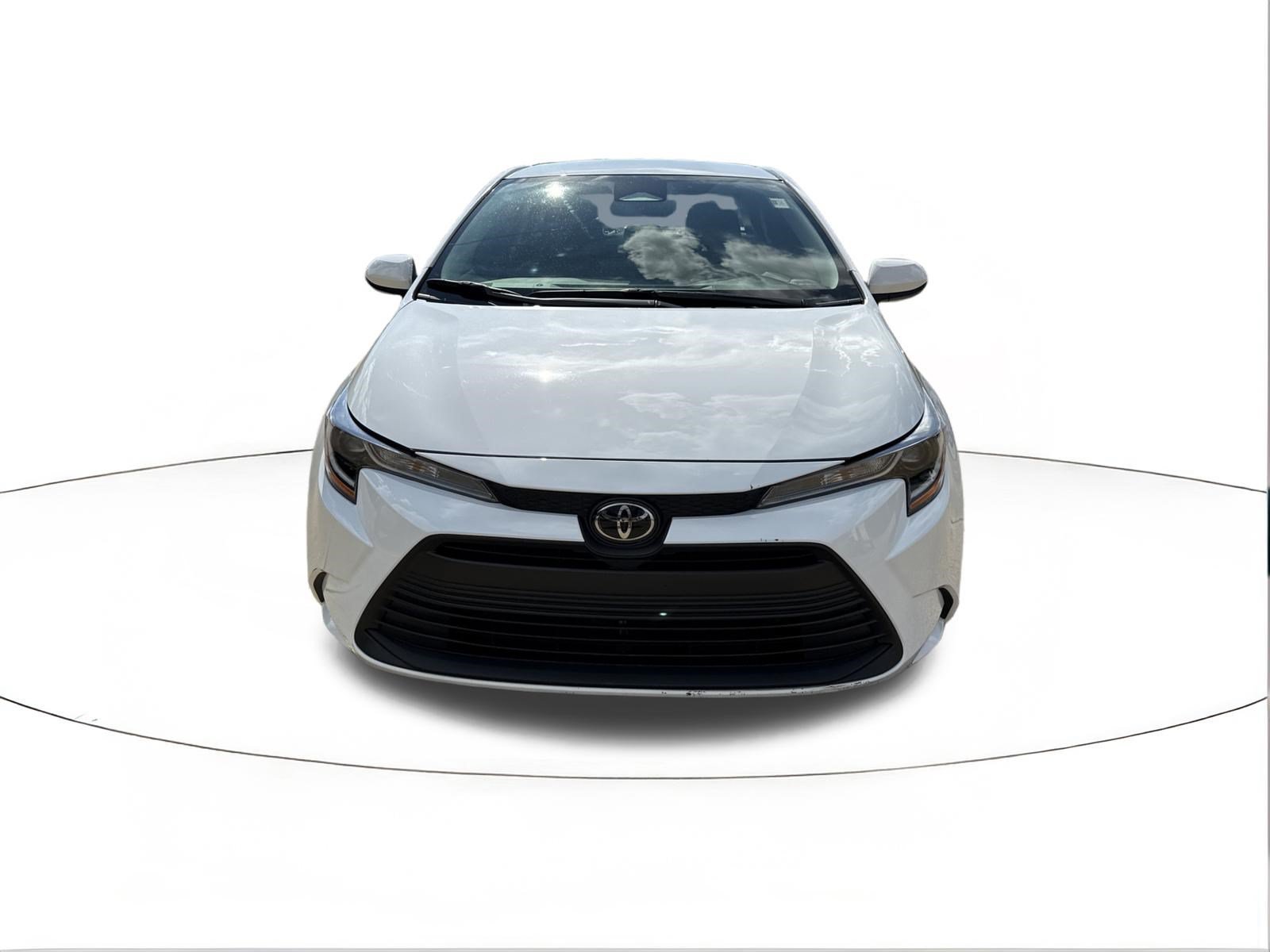 Used 2025 Ice Cap Toyota LE image 8