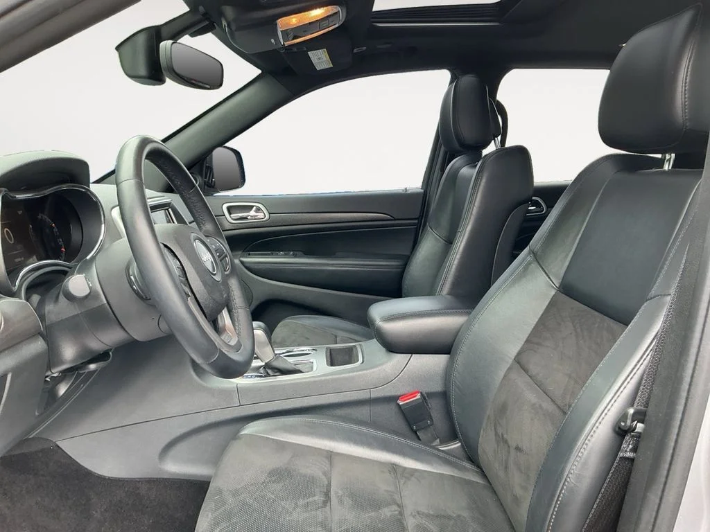 Used 2018 Silver Jeep Altitude image 11