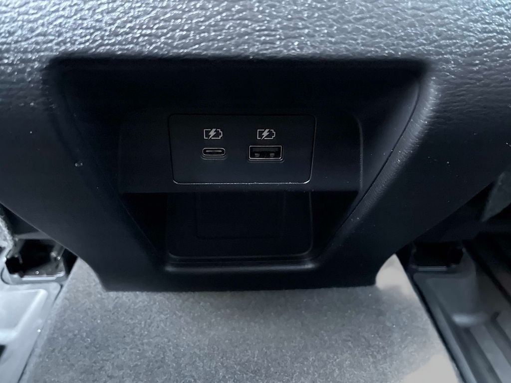 Used 2024  Mitsubishi SE Black Edition w/Pano Roof image 17