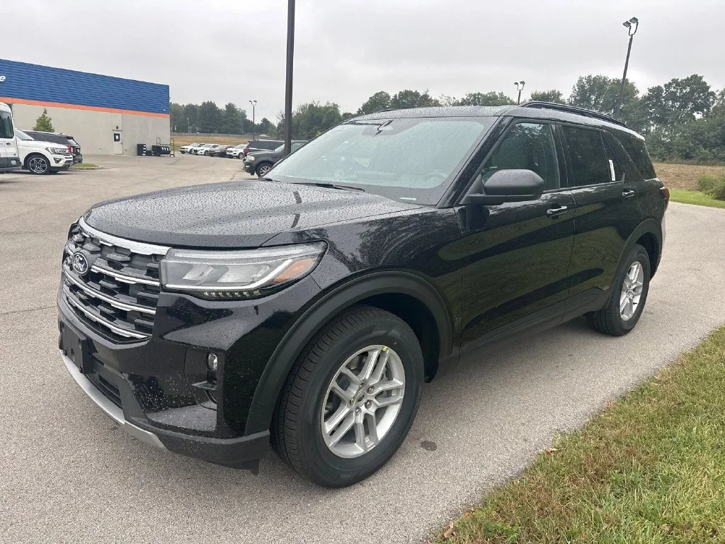 New 2027 Black Ford Active image 3