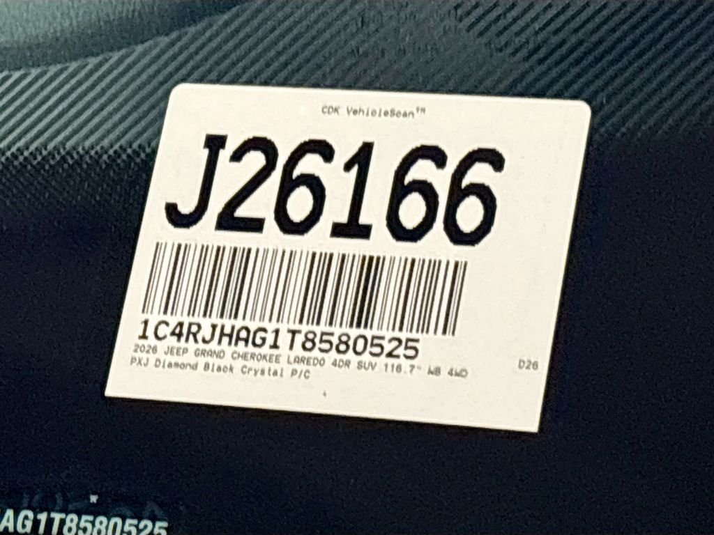 New 2026 Diamond Black Crystal Pearl-Coat Exterior Paint Jeep Laredo image 24