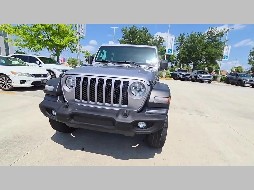 Used 2020 Silver Jeep Sport image 44