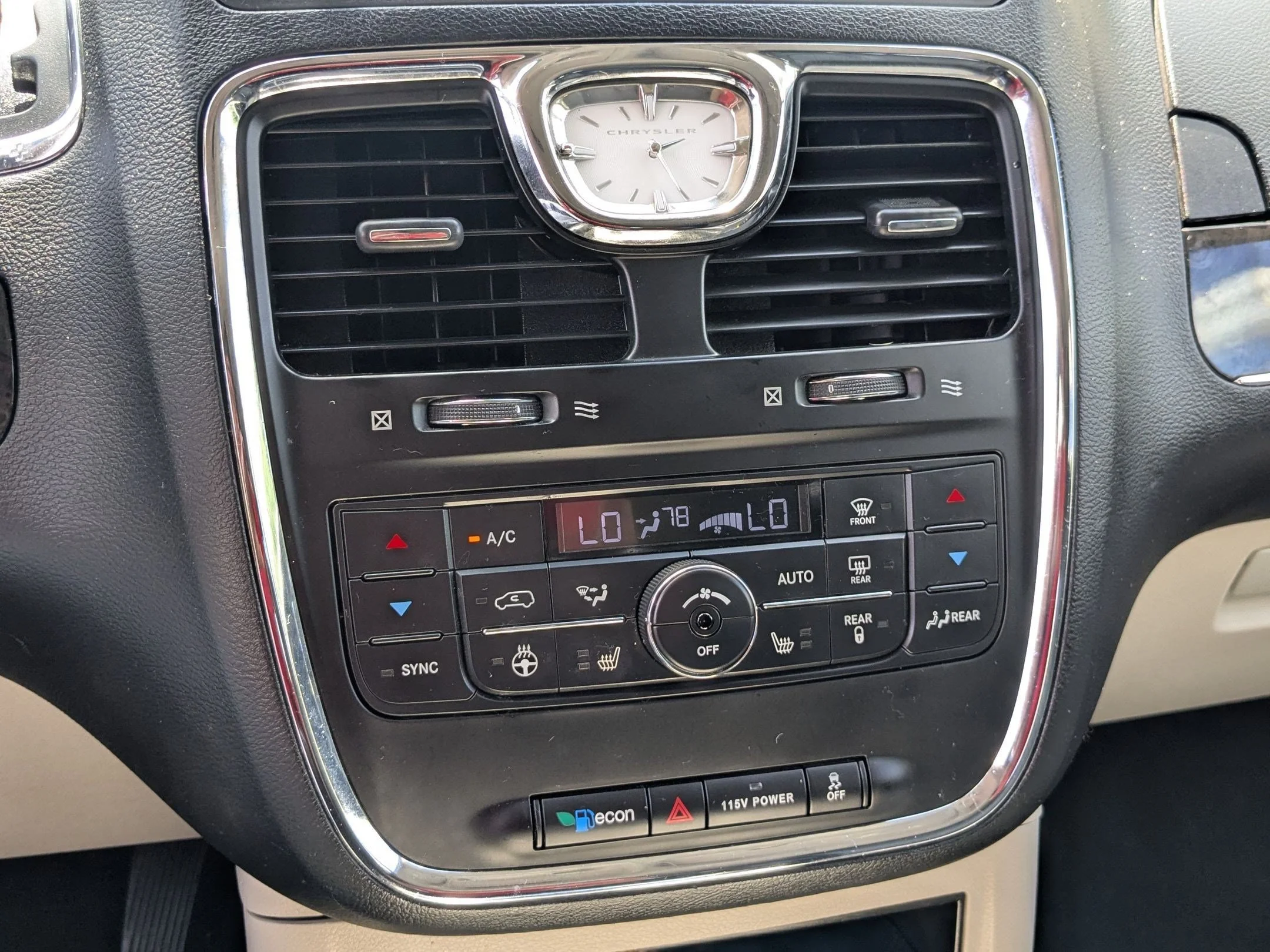 Used 2015 Brilliant Black Crystal Pearlcoat Chrysler Touring-L image 19