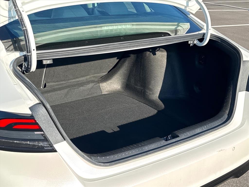 Used 2023 Platinum White Pearl Honda Touring image 28