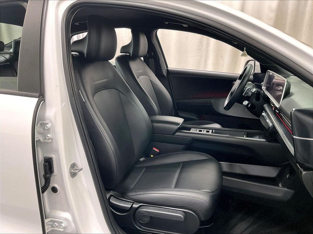 Used 2025 White Hyundai SEL image 11