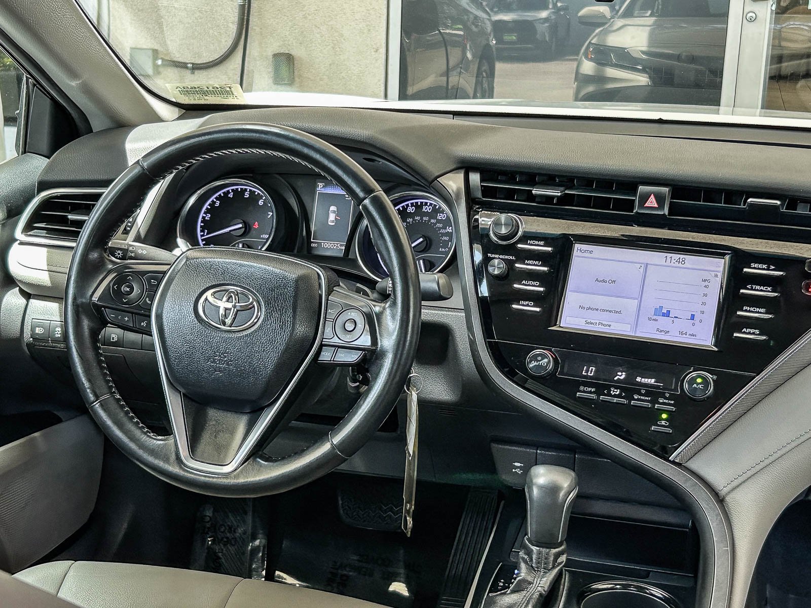 Used 2018 SUPER WHITE Toyota SE image 12
