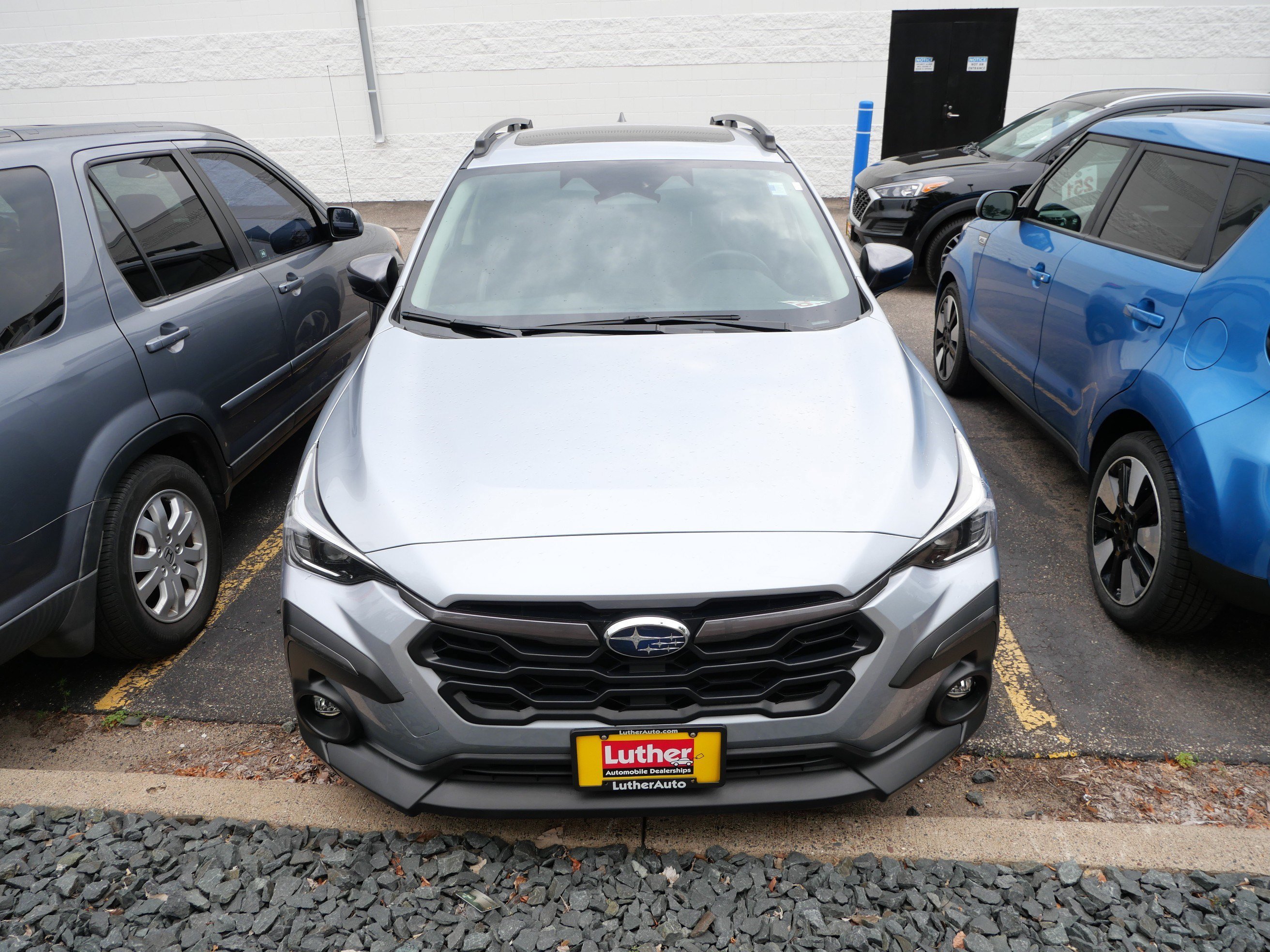 Used 2024 Ice Silver Metallic Subaru Limited image 2
