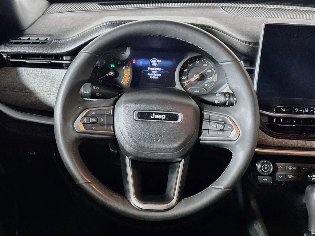 Used 2023 Gray Jeep Latitude image 13