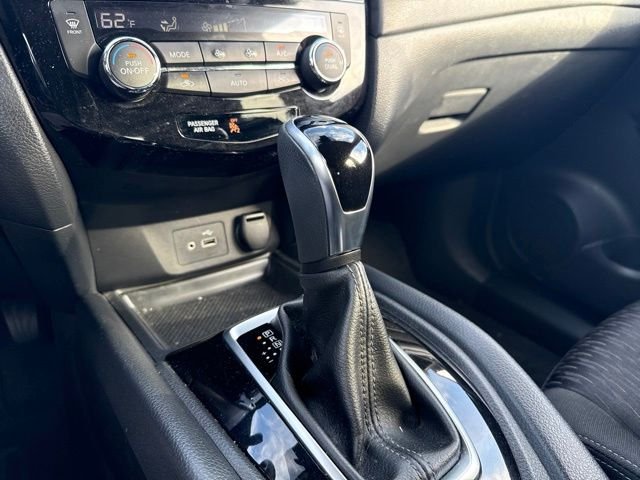 Used 2020 White Nissan SV image 12