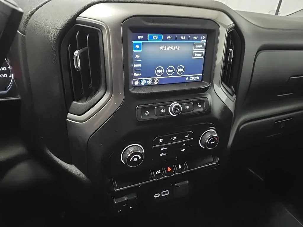 Used 2021 White Chevrolet Custom image 24