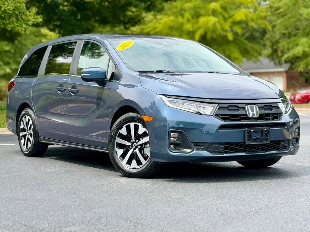 Used 2025  Honda EX-L image 2
