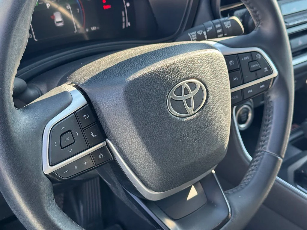 Used 2024 White Toyota XLE image 18