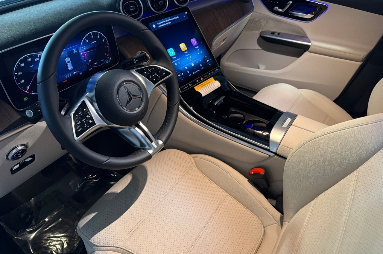 New 2026 Polar White Mercedes-Benz GLC 300 SUV image 9