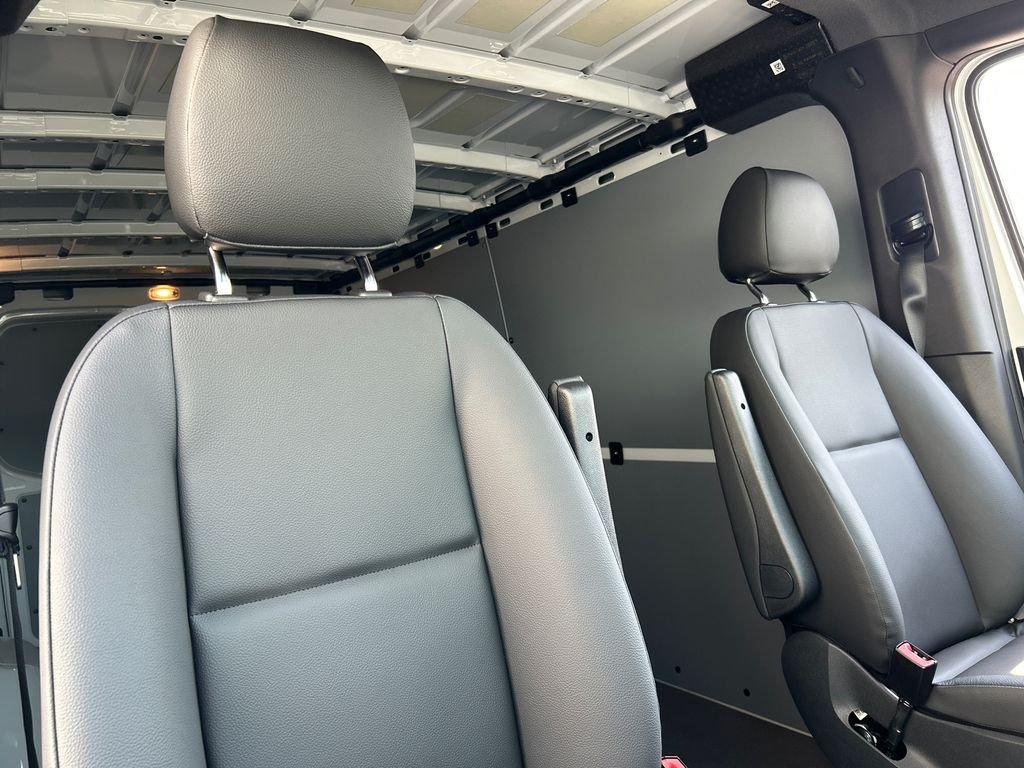 New 2026 Arctic+White Mercedes-Benz Cargo 144 WB image 25