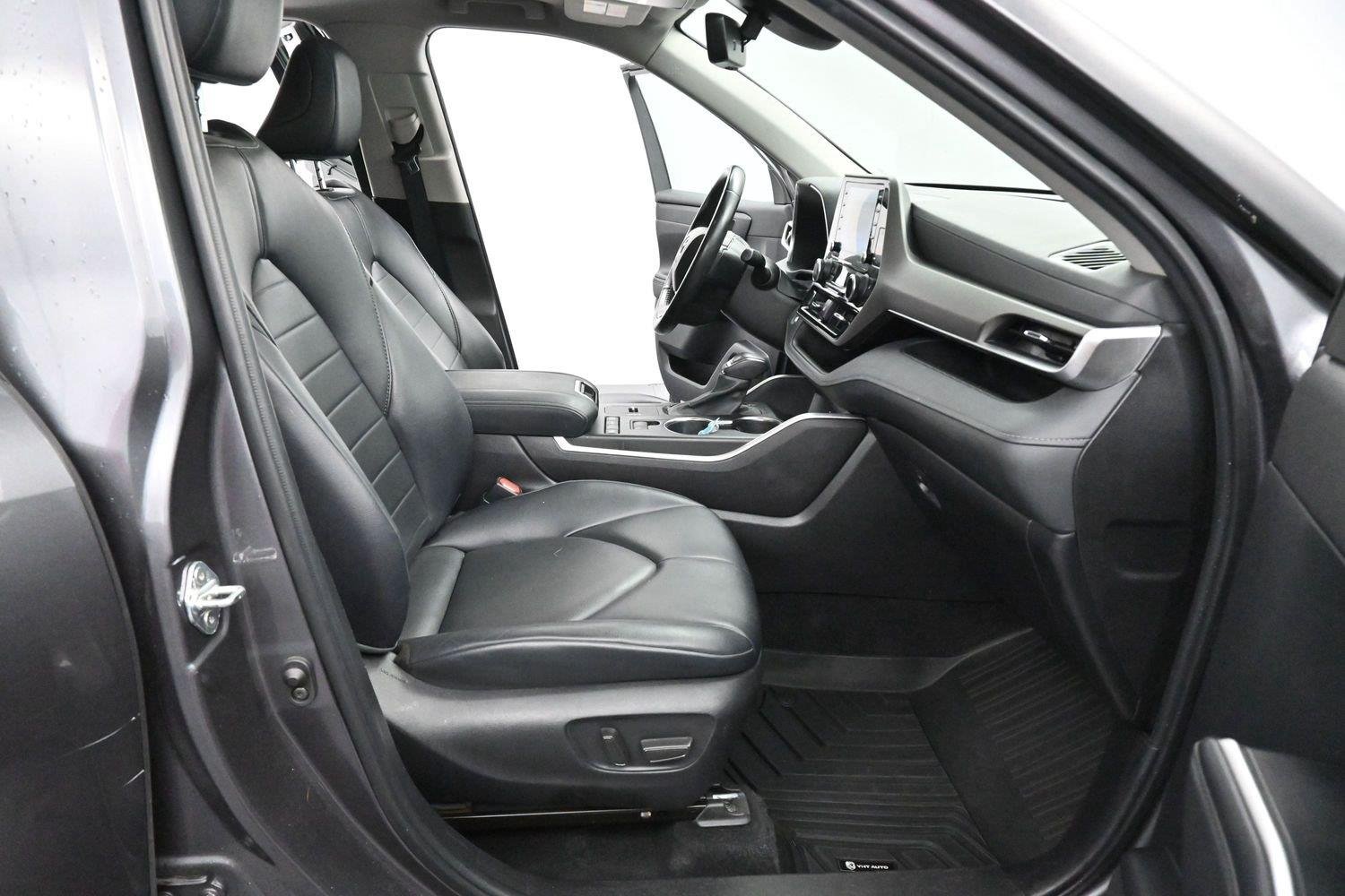 Used 2022 Magnetic Gray Metallic Toyota XLE image 35
