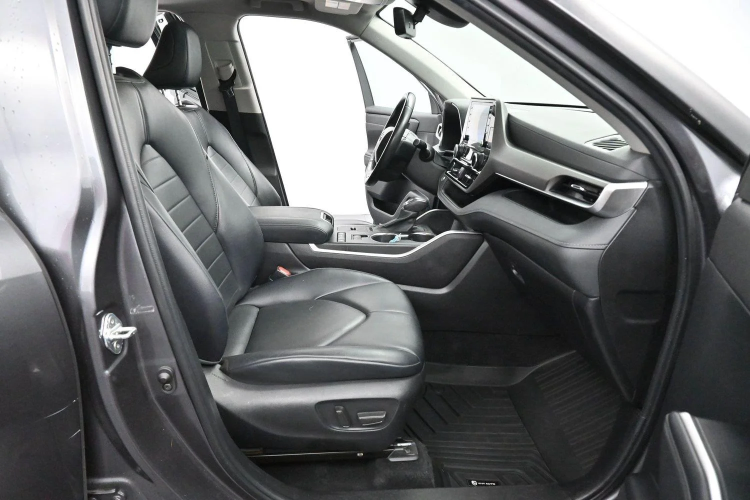 Used 2022 Magnetic Gray Metallic Toyota XLE image 35