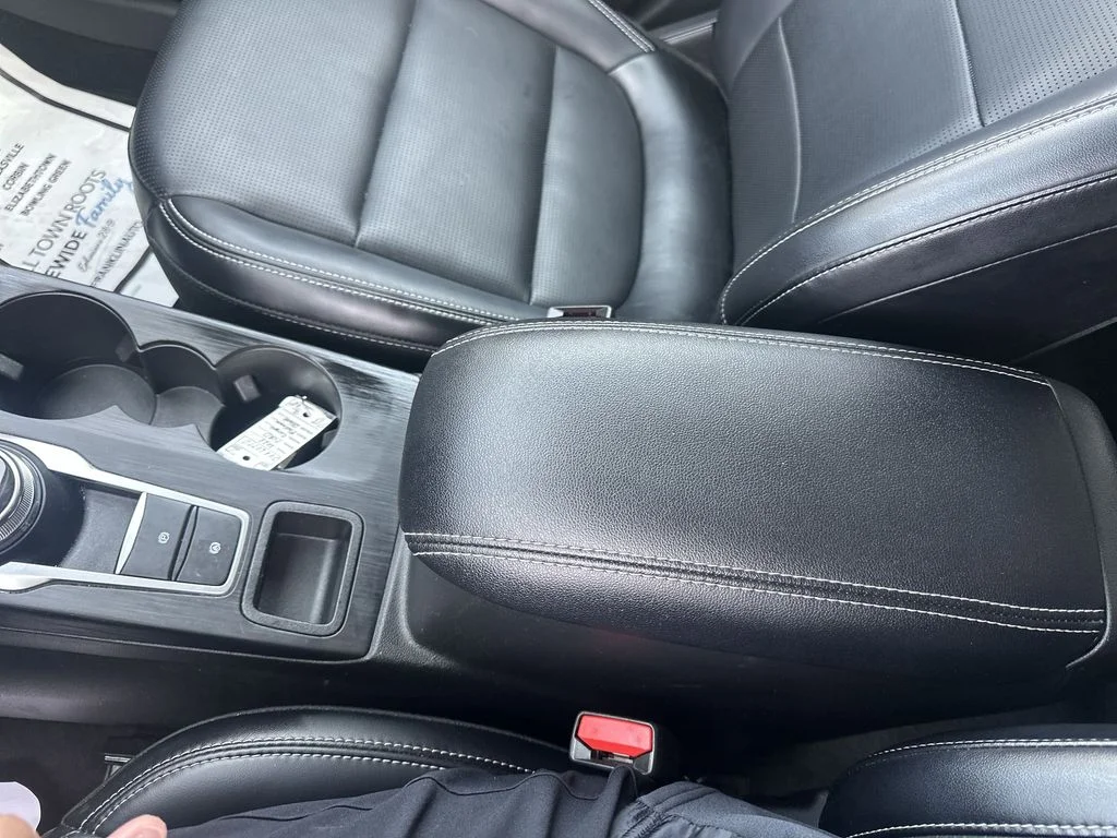 Used 2025  Ford Platinum image 28