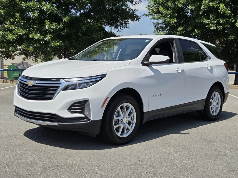 Used 2024 Summit White CHEVROLET LT image 1